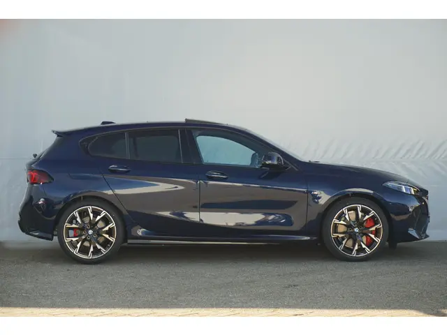 BMW 1 Serie 5-Deurs 120 2025 Benzine 3