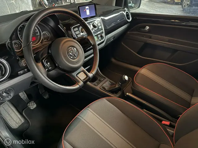 Volkswagen up! 1.0 groove up! BlueMotion 2014 Benzine 8