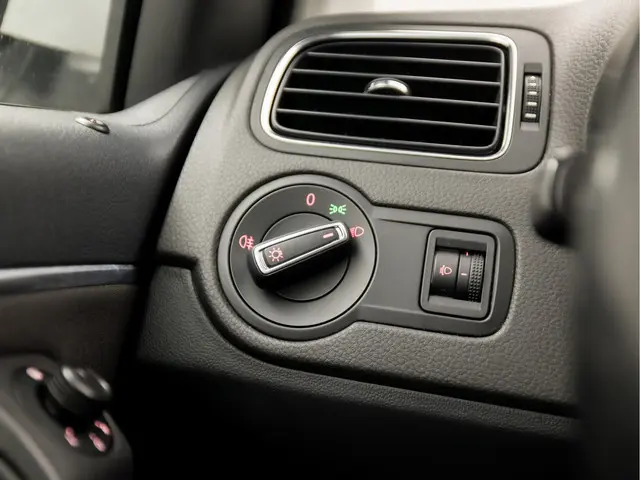 Volkswagen Polo 1.0 Sportline 2015 Benzine 24