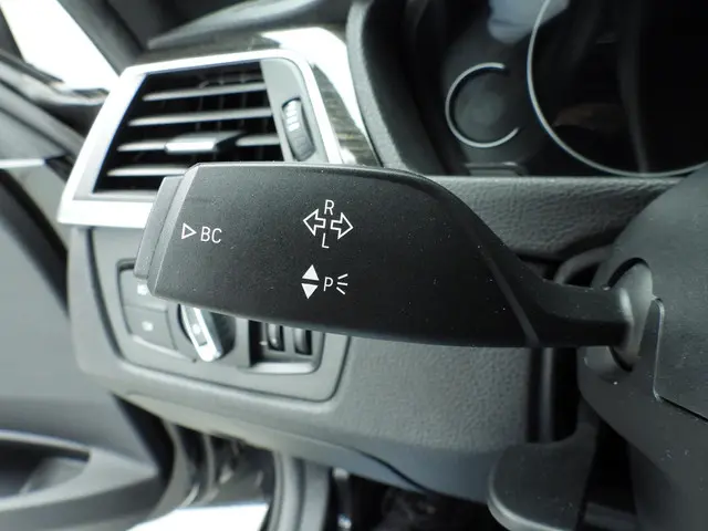 BMW 3 Serie Touring 320i 2019 Benzine 36