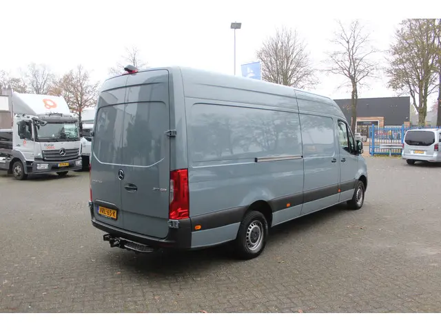 Mercedes-Benz Sprinter 3