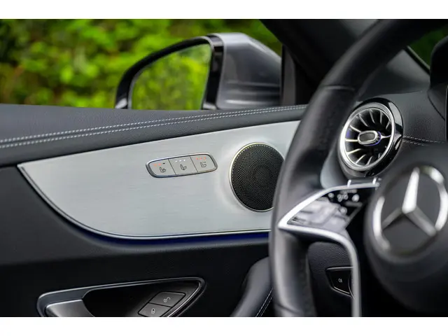 Mercedes-Benz E-Klasse Cabrio 200e 4MATIC 2021 Benzine 12