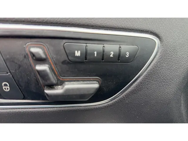 Mercedes-Benz GLA 200 Prestige 2014 Benzine 12