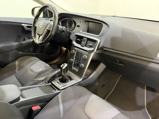 Volvo V40 V-40 1.6 T2 Momentum Navi 2014 Benzine 7