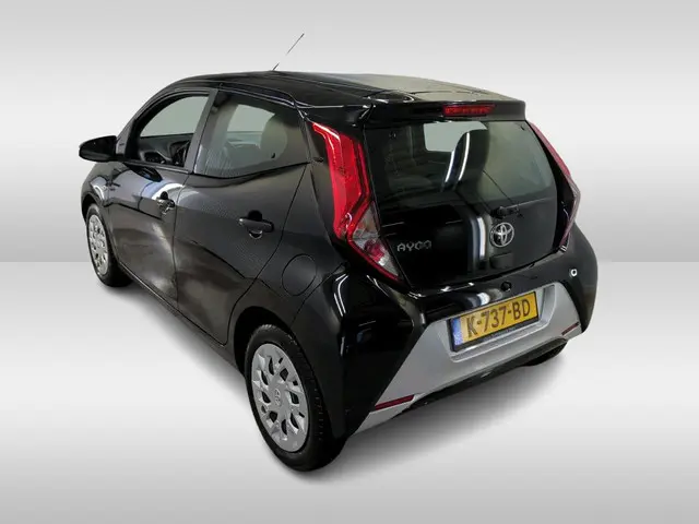 Toyota Aygo 1.0 VVT-i x-play 2020 Benzine 9