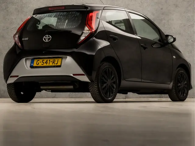 Toyota Aygo 1.0 VVT-i x-play limited 2019 Benzine 5