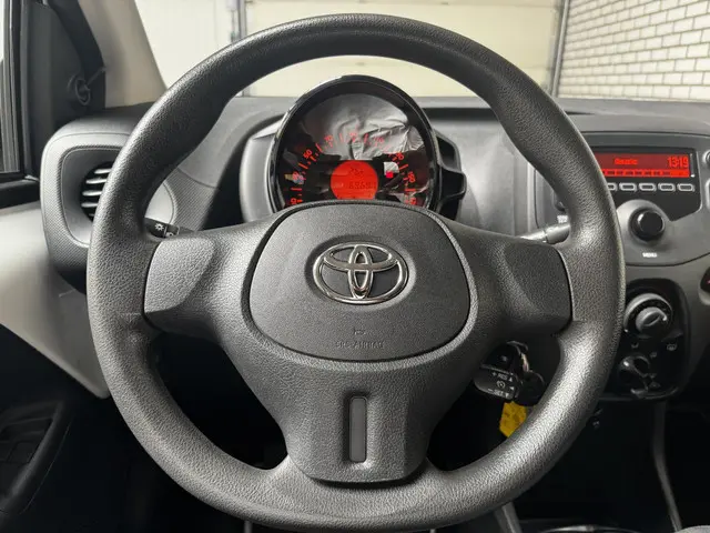 Toyota Aygo 1.0 VVT-i x-now 5-Drs 2017 Benzine 16