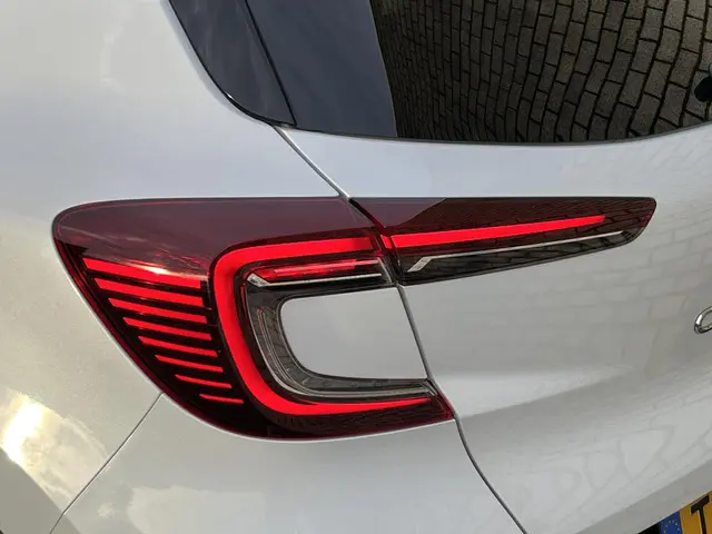 Renault Captur 1.0 TCe 90 Techno 2023 Benzine 32