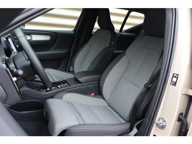 Volvo XC40 B4 Plus Dark 2025 Benzine 16