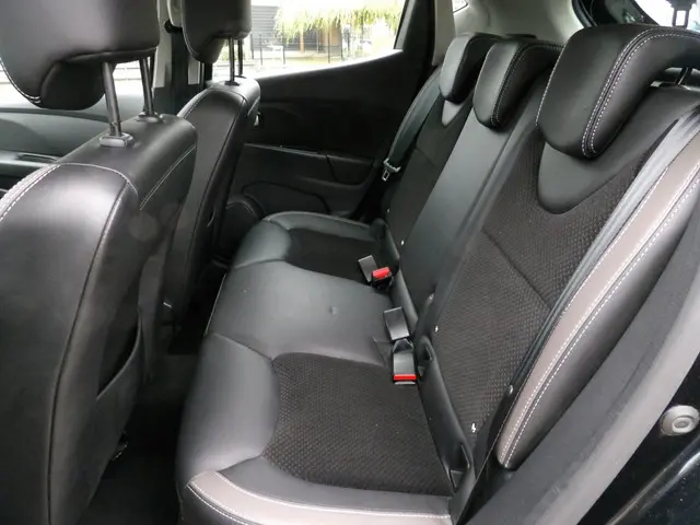 Renault Clio 0.9 TCe Intens / Rijklaarprijs 2016 Benzine 11