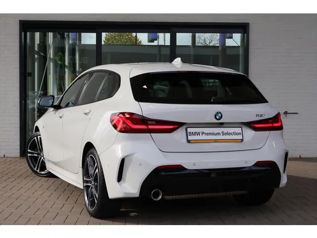 BMW 1 Serie 118i Executive Edition 2020 Benzine 2