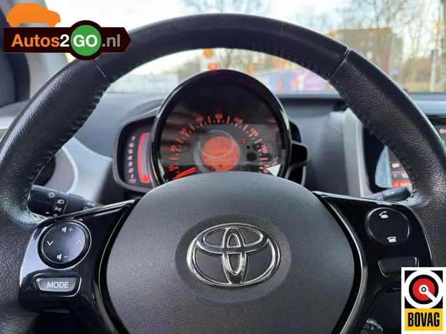 Toyota Aygo 1.0 VVT-i x-play 2014 Benzine 7