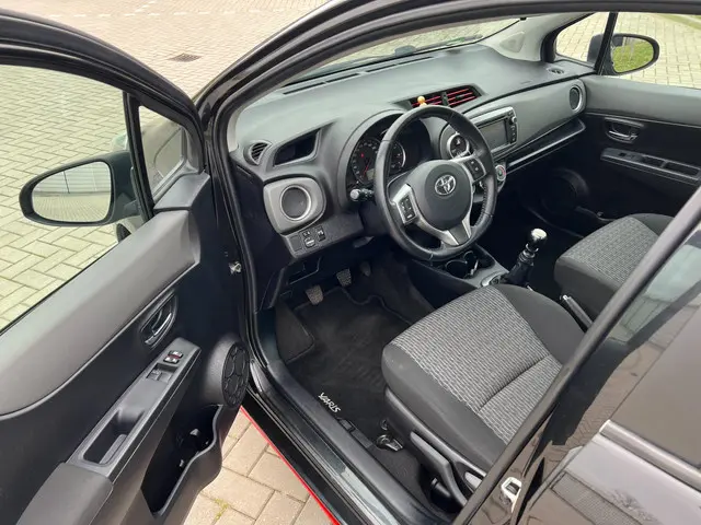 Toyota Yaris 1.3 VVT-i Aspiration 2013 Benzine 6