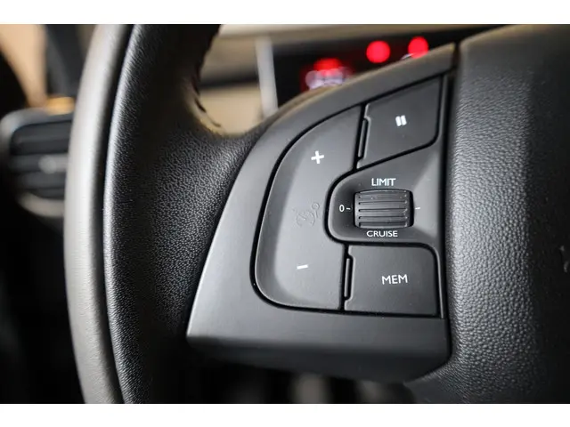 Citroën C4 Cactus PT 82 Feel 2015 Benzine 53