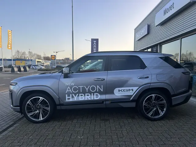 KGM Actyon Hybrid PLATINUM + 2026 Benzine 3