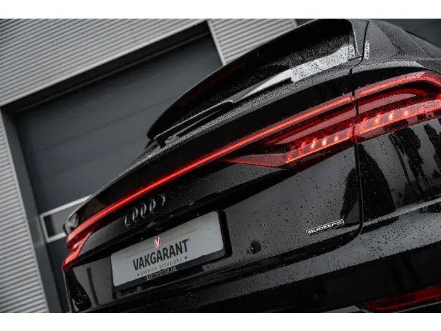 Audi Q8 55 TFSI-E quattro 2023 Hybride Benzine 12