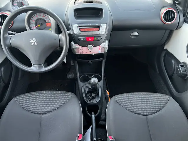 Peugeot 107 1.0 EXCLUSIVE NL-AUTO-NAP 2012 Benzine 20