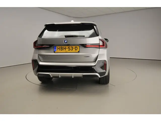 BMW iX1 eDrive20 2025 Elektrisch 6