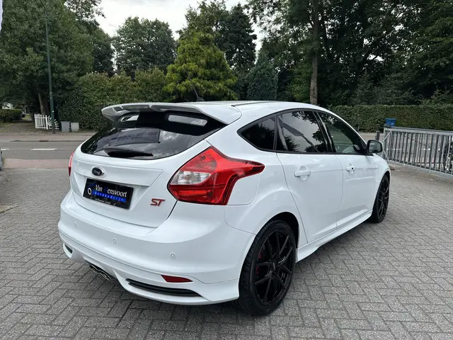 Ford Focus 2.0 EcoBoost 250PK ST-3 2014 Benzine 4