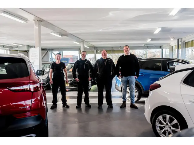 Opel Corsa 1.4-16V Anniversary OPC LINE 2013 Benzine 32