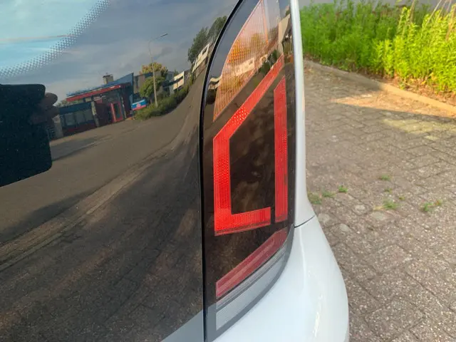 Volkswagen up! 1.0 BMT take up! 2018 Benzine 9