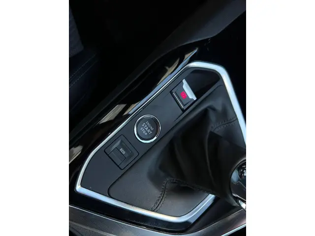 Peugeot 5008 1.2 PureTech Allure 2024 Benzine 23