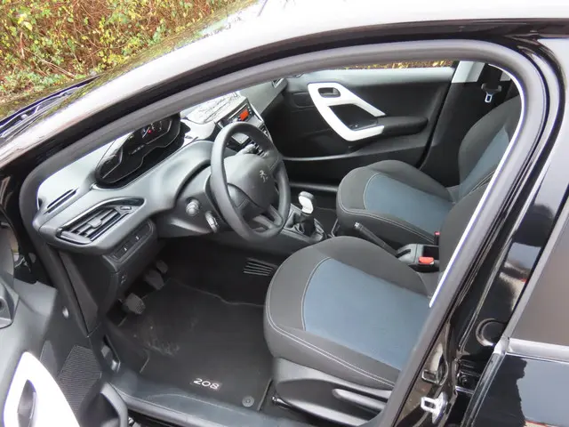 Peugeot 208 1.2 PureTech Like 2018 Benzine 8