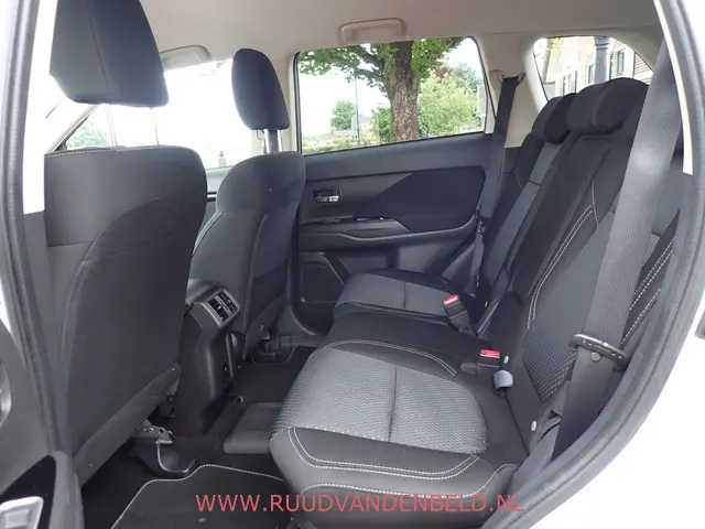 Mitsubishi Outlander 2.4 PHEV Pure 2020 Hybride Benzine 10