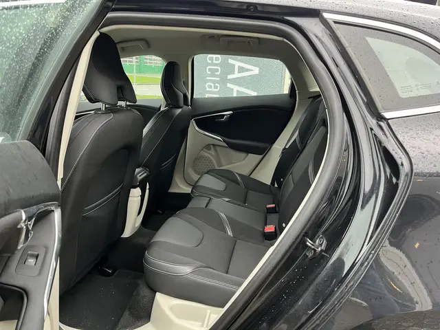 Volvo V40 T3 150pk Momentum 2013 Benzine