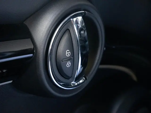MINI 3-Deurs Cooper Aut. 2023 Benzine 29