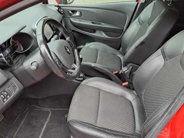 Renault Clio Estate 0.9 TCe Limited/Trekhaak 2018 Benzine 9