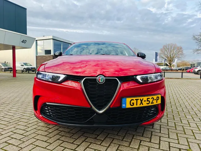 Alfa Romeo Tonale 1.5T Hybrid Super 2023 Hybride Benzine 2
