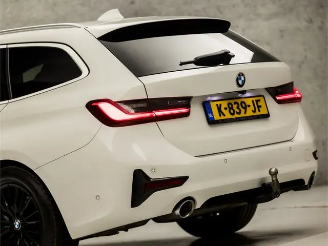 BMW 3 Serie Touring 318i Sportline 2021 Benzine 13