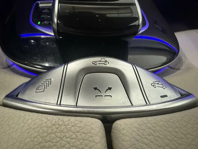 Mercedes-Benz E-Klasse Cabrio 300 AMG LINE 2018 Benzine 23