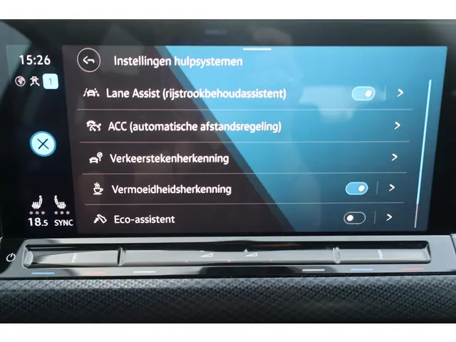 Volkswagen Golf 1.0 eTSI Life Business 2020 Benzine 30