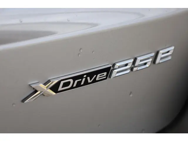 BMW X1 xDrive25e 2025 Hybride Benzine 33