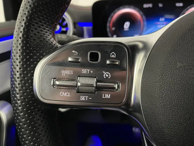 Mercedes-Benz CLA 200 AMG Line 2021 Benzine 24