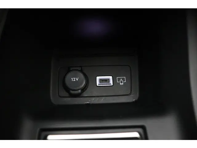 Peugeot 408 1.2T 130pk Allure Automaat 2024 Benzine 27