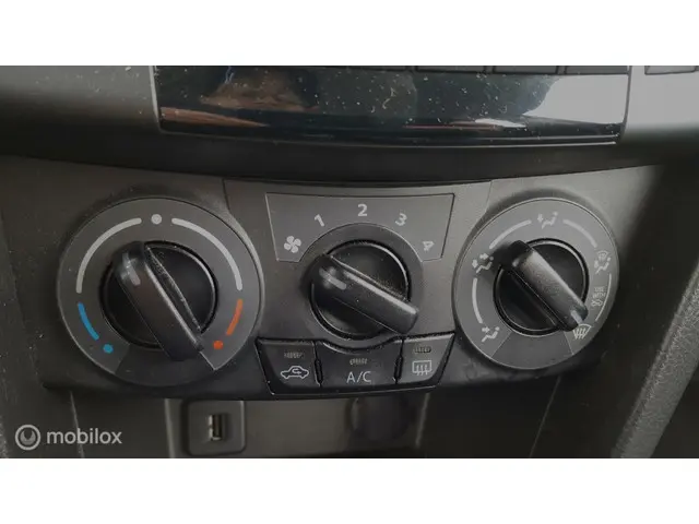 Suzuki Swift 1.2 Beat EASSS / 123040 km.(NAP) 2015 Benzine 17