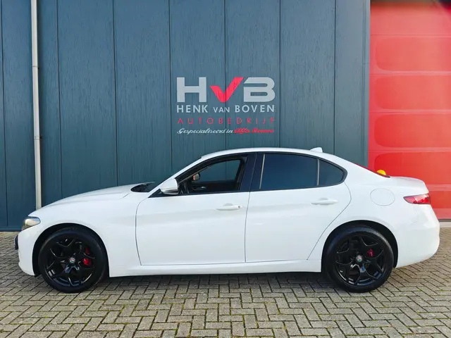 Alfa Romeo Giulia 2.0T Super 2021 Benzine 6