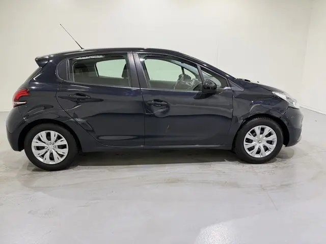 Peugeot 208 HB 1.2 PureTech Blue Lion 2017 Benzine 21