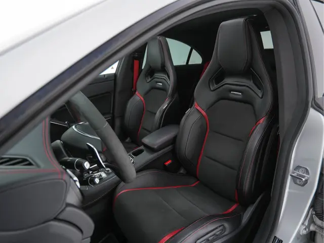 Mercedes-Benz CLA AMG 45 4MATIC Ambition 2018 Benzine 28