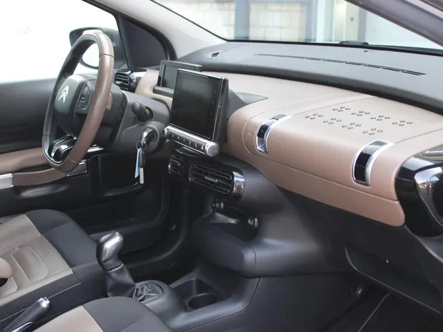 Citroën C4 Cactus 1.2 VTi Shine 2015 Benzine 14