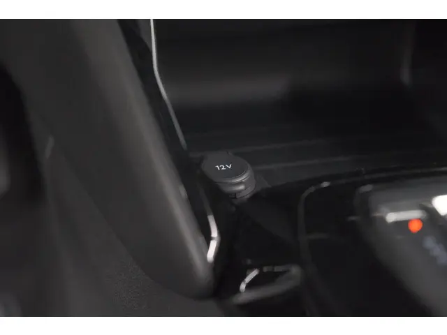 Peugeot 2008 1.2 Hybrid 145 Allure 2025 Hybride Benzine 48