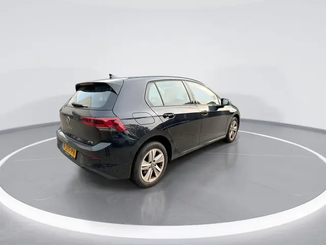 Volkswagen Golf 1.0 eTSI 110pk DSG Life 2022 Benzine 8