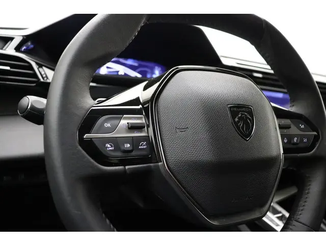 Peugeot 408 1.2T 130pk Automaat Allure GT 2024 Benzine 30