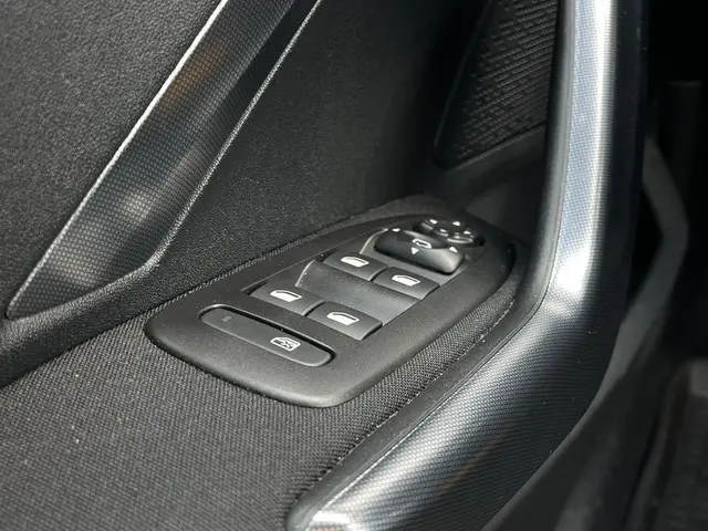 Peugeot 2008 1.2 PureTech Allure 2018 Benzine 23