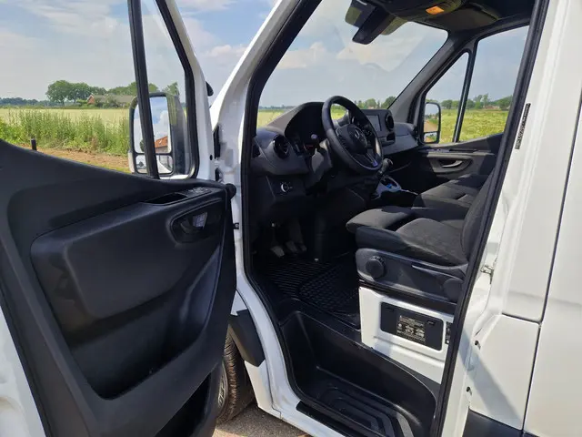 Mercedes-Benz Sprinter 211 1.9 CDI L2 H2 2022 Diesel 18