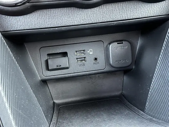 Mazda 2 1.5 Skyactiv-G Luxury 2023 Benzine 43