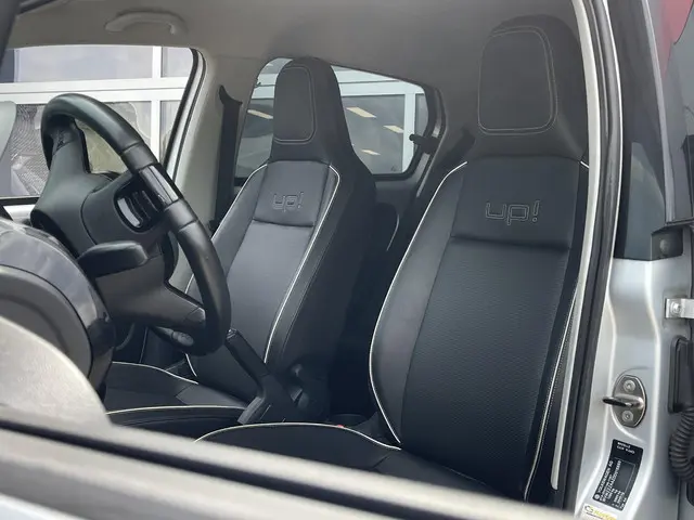 Volkswagen up! 1.0 high up! 2012 Benzine 10